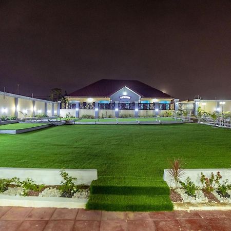 Bella Ella Hotel & Event Center Kasoa Esterno foto